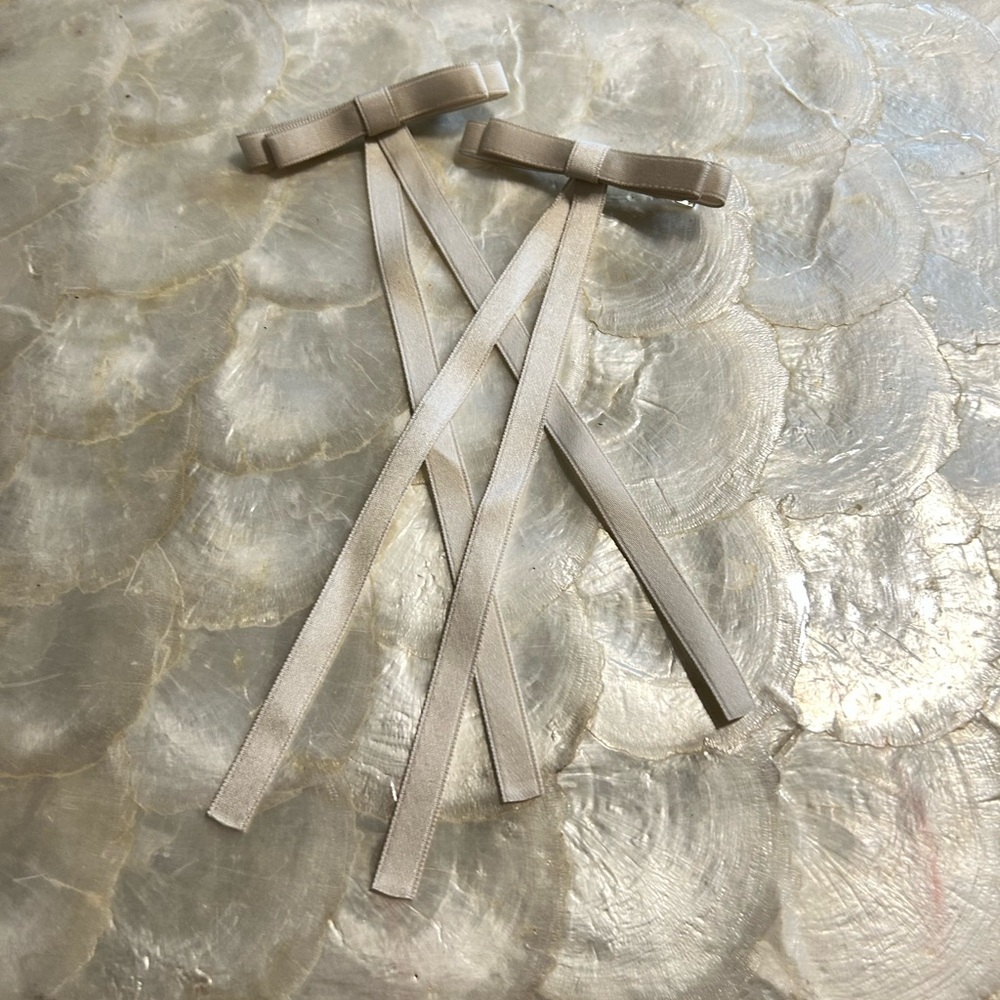 Cream Hair Clips with Bow Detail - 2pc set.